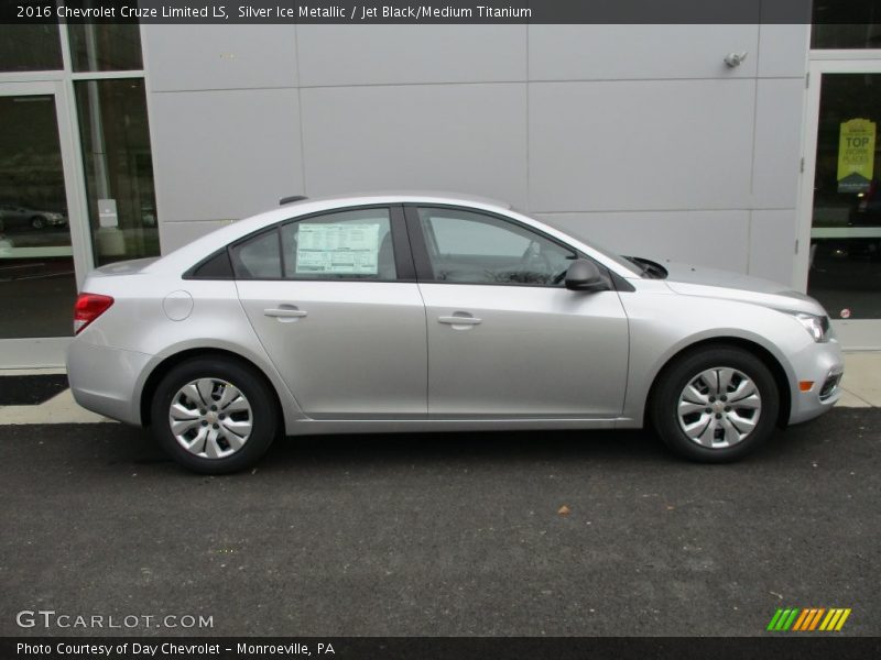 Silver Ice Metallic / Jet Black/Medium Titanium 2016 Chevrolet Cruze Limited LS
