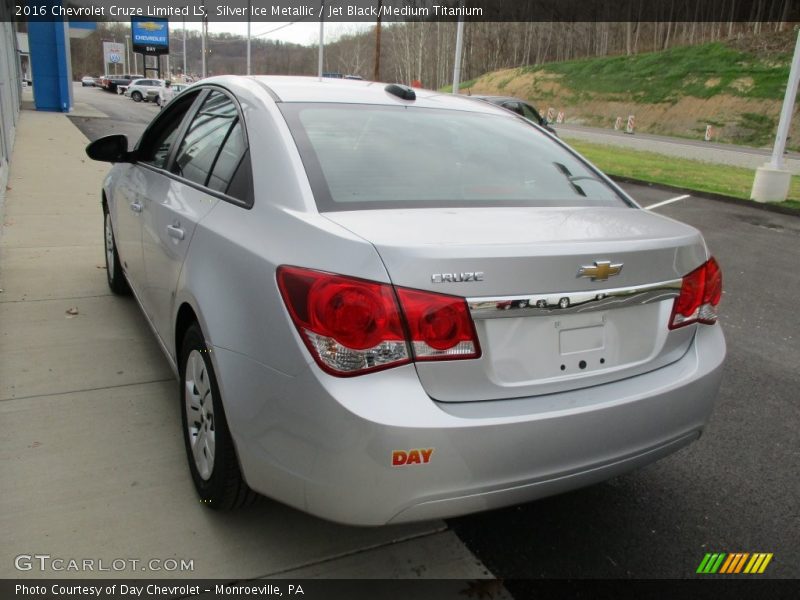 Silver Ice Metallic / Jet Black/Medium Titanium 2016 Chevrolet Cruze Limited LS
