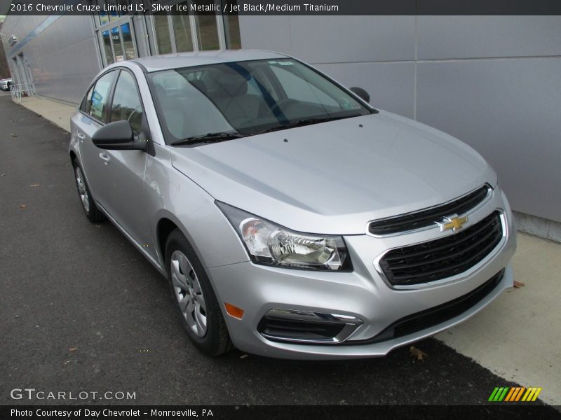 Silver Ice Metallic / Jet Black/Medium Titanium 2016 Chevrolet Cruze Limited LS