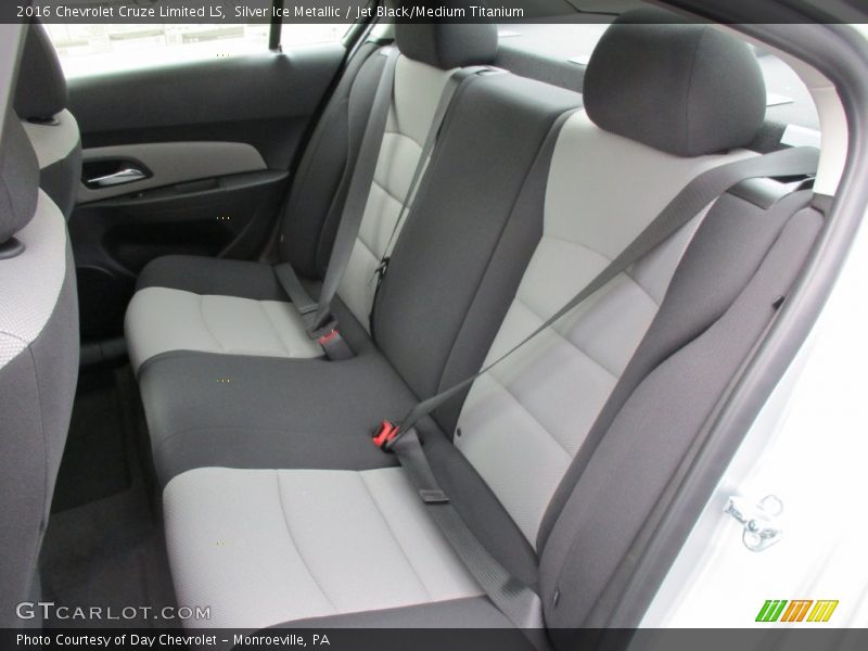 Silver Ice Metallic / Jet Black/Medium Titanium 2016 Chevrolet Cruze Limited LS