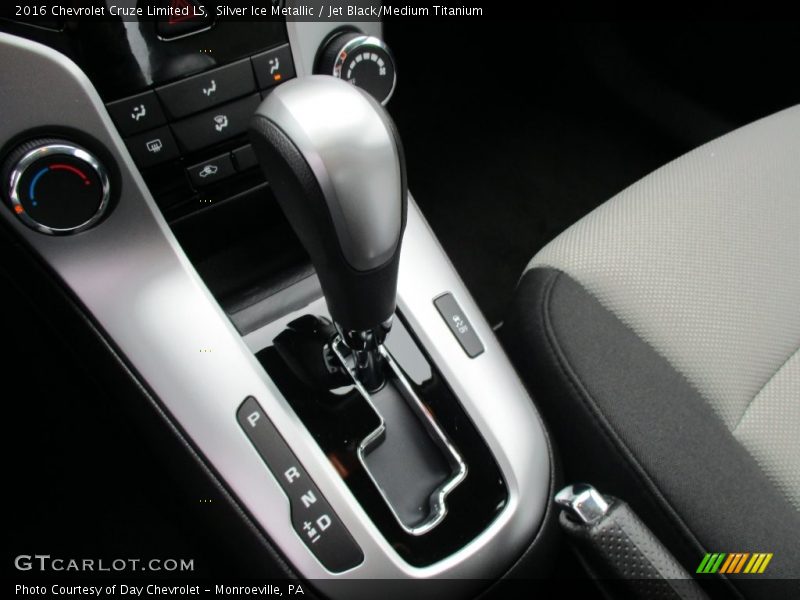 Silver Ice Metallic / Jet Black/Medium Titanium 2016 Chevrolet Cruze Limited LS