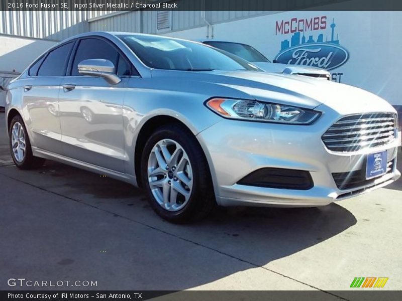 Ingot Silver Metallic / Charcoal Black 2016 Ford Fusion SE