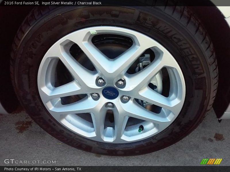 Ingot Silver Metallic / Charcoal Black 2016 Ford Fusion SE