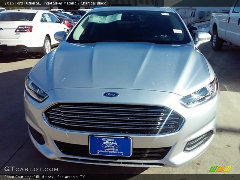 Ingot Silver Metallic / Charcoal Black 2016 Ford Fusion SE