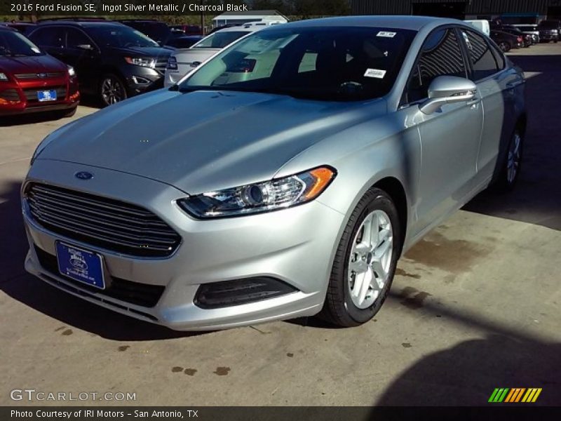 Ingot Silver Metallic / Charcoal Black 2016 Ford Fusion SE