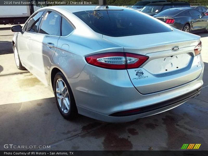 Ingot Silver Metallic / Charcoal Black 2016 Ford Fusion SE