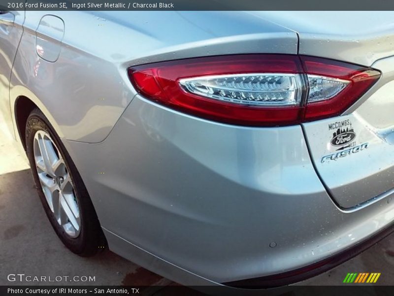 Ingot Silver Metallic / Charcoal Black 2016 Ford Fusion SE