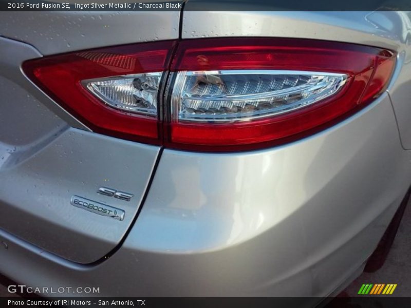 Ingot Silver Metallic / Charcoal Black 2016 Ford Fusion SE