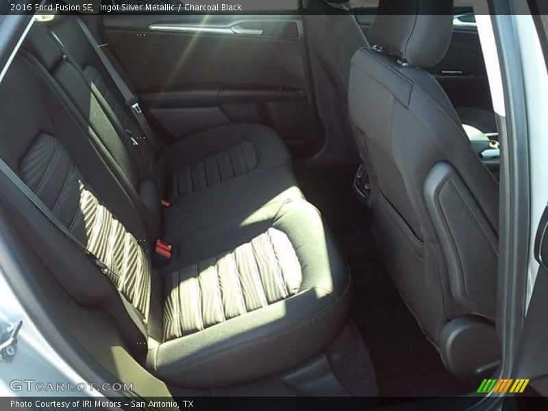 Ingot Silver Metallic / Charcoal Black 2016 Ford Fusion SE
