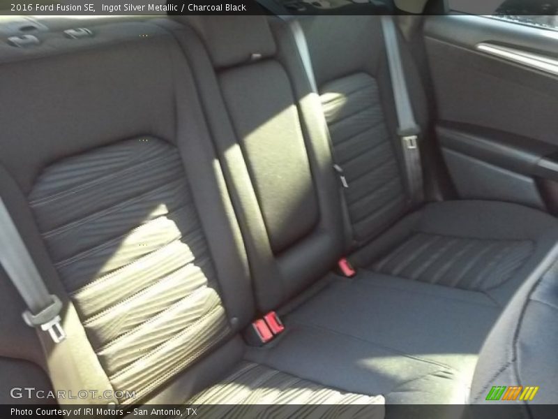 Ingot Silver Metallic / Charcoal Black 2016 Ford Fusion SE