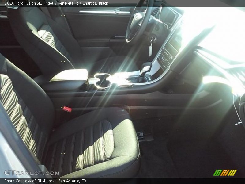 Ingot Silver Metallic / Charcoal Black 2016 Ford Fusion SE