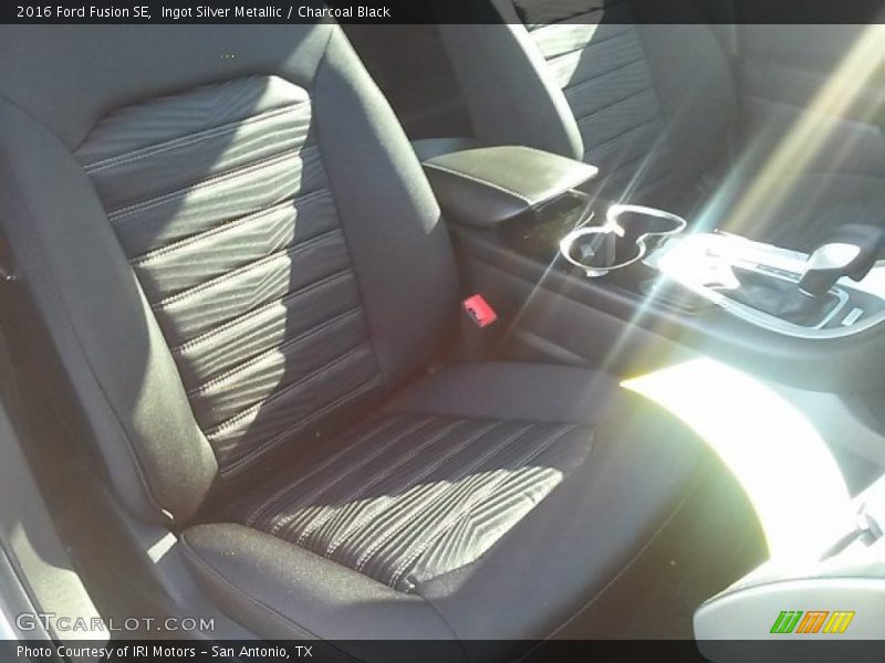 Ingot Silver Metallic / Charcoal Black 2016 Ford Fusion SE
