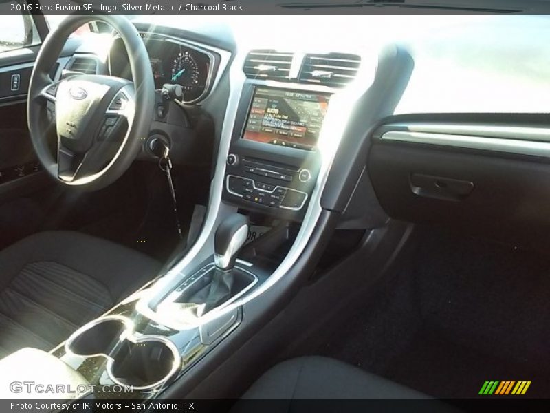 Ingot Silver Metallic / Charcoal Black 2016 Ford Fusion SE