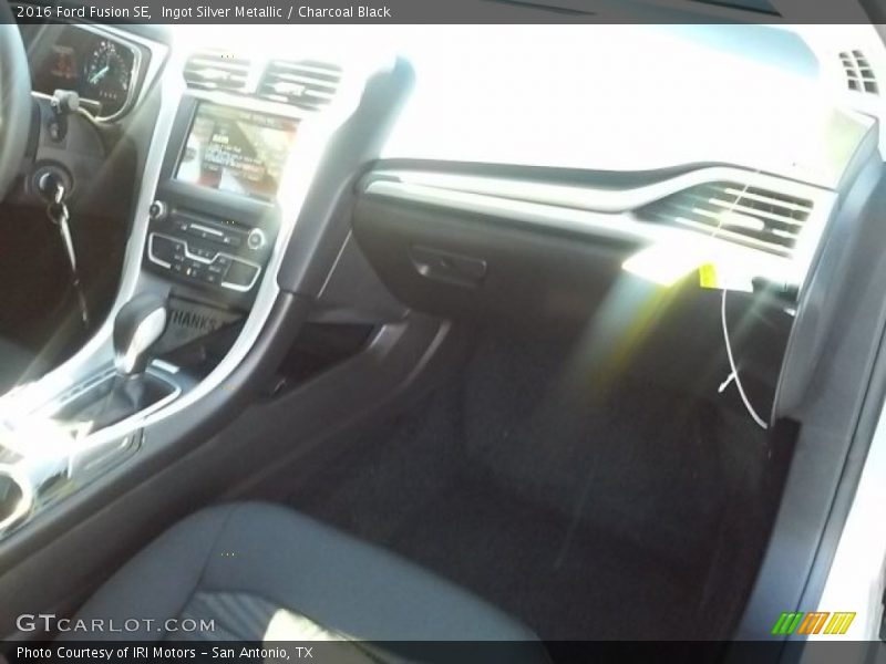 Ingot Silver Metallic / Charcoal Black 2016 Ford Fusion SE