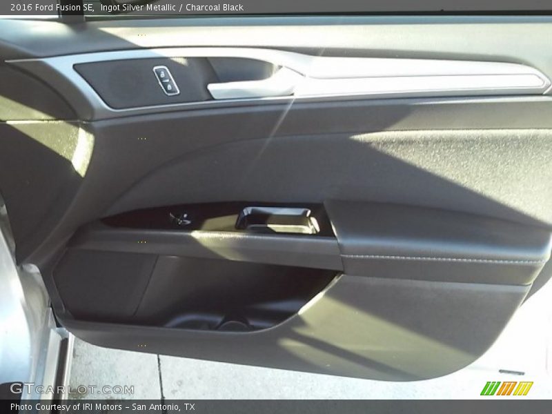Ingot Silver Metallic / Charcoal Black 2016 Ford Fusion SE