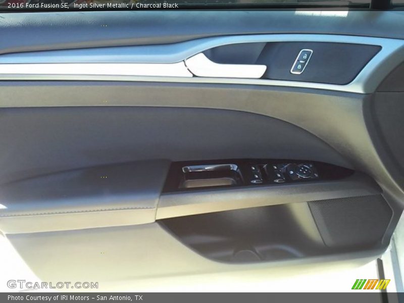 Ingot Silver Metallic / Charcoal Black 2016 Ford Fusion SE