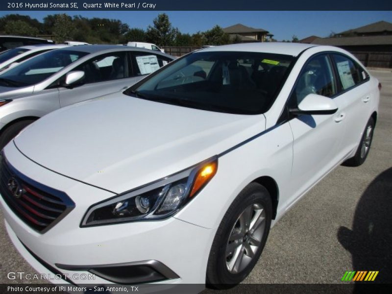 Quartz White Pearl / Gray 2016 Hyundai Sonata SE