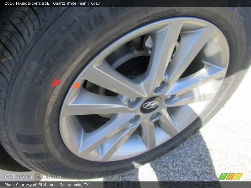 Quartz White Pearl / Gray 2016 Hyundai Sonata SE