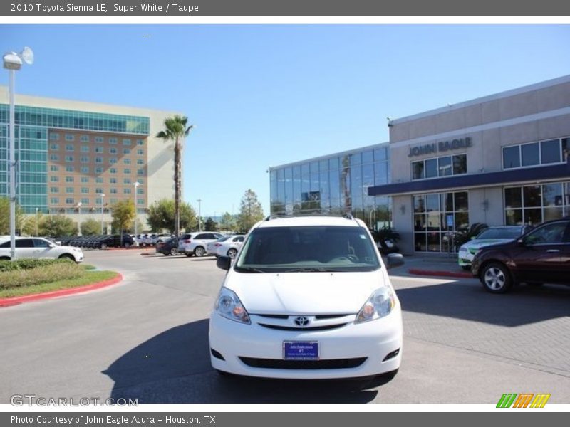 Super White / Taupe 2010 Toyota Sienna LE