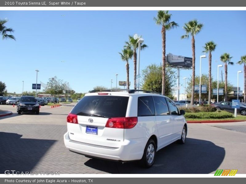 Super White / Taupe 2010 Toyota Sienna LE
