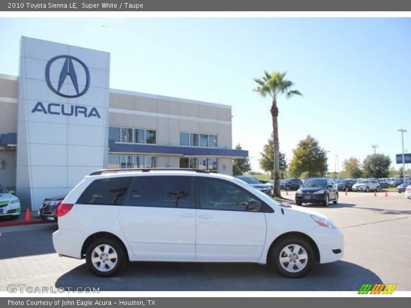 Super White / Taupe 2010 Toyota Sienna LE