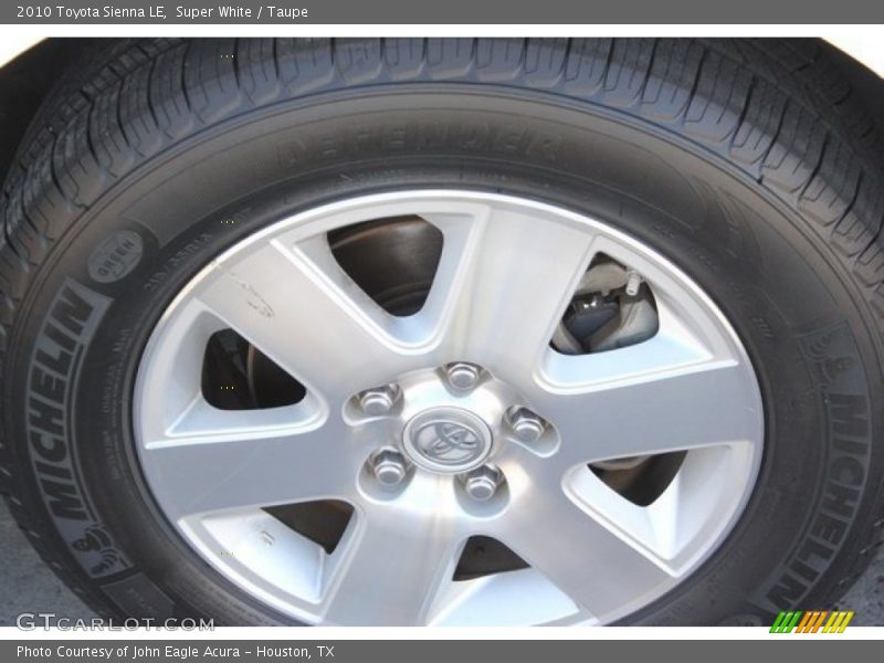 Super White / Taupe 2010 Toyota Sienna LE