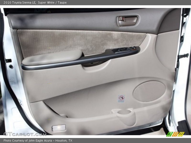 Super White / Taupe 2010 Toyota Sienna LE