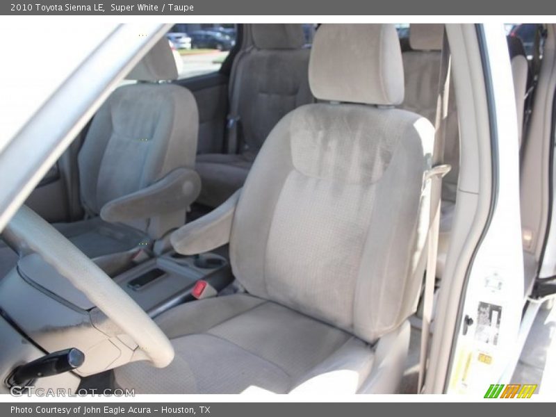 Super White / Taupe 2010 Toyota Sienna LE