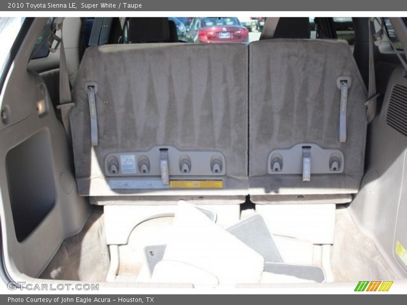 Super White / Taupe 2010 Toyota Sienna LE