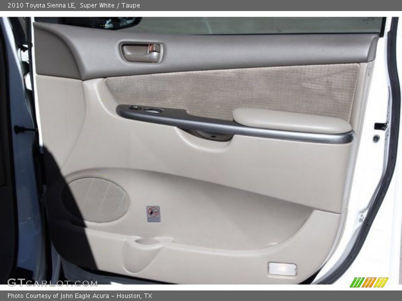 Super White / Taupe 2010 Toyota Sienna LE