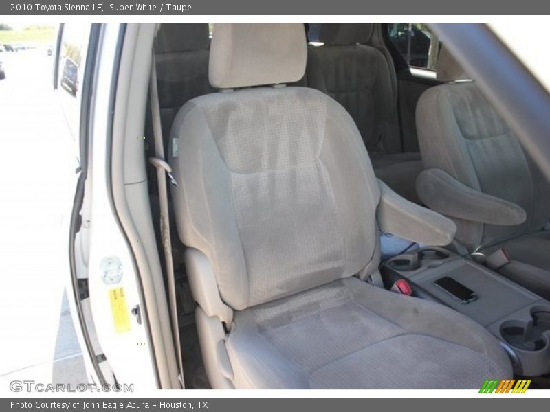 Super White / Taupe 2010 Toyota Sienna LE