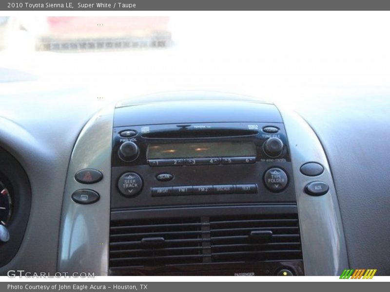 Super White / Taupe 2010 Toyota Sienna LE