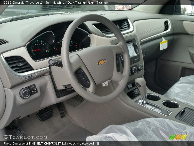 Summit White / Dark Titanium/Light Titanium 2016 Chevrolet Traverse LS