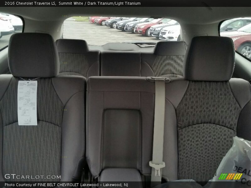 Summit White / Dark Titanium/Light Titanium 2016 Chevrolet Traverse LS
