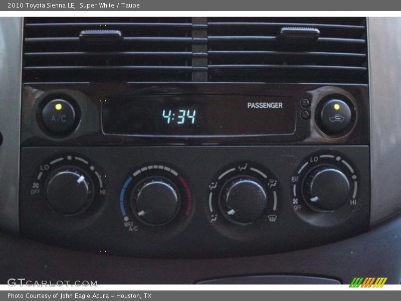 Super White / Taupe 2010 Toyota Sienna LE