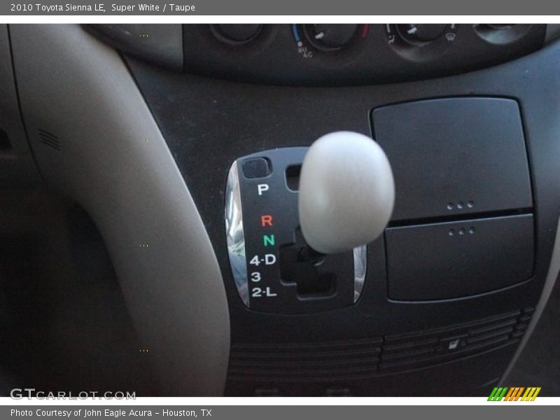 Super White / Taupe 2010 Toyota Sienna LE