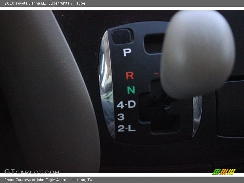 Super White / Taupe 2010 Toyota Sienna LE