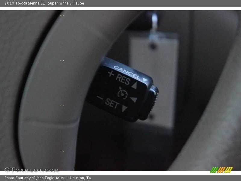 Super White / Taupe 2010 Toyota Sienna LE