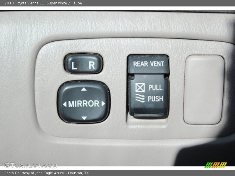 Super White / Taupe 2010 Toyota Sienna LE