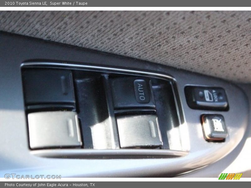 Super White / Taupe 2010 Toyota Sienna LE