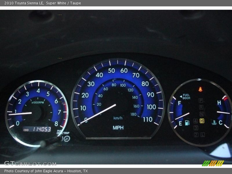 Super White / Taupe 2010 Toyota Sienna LE