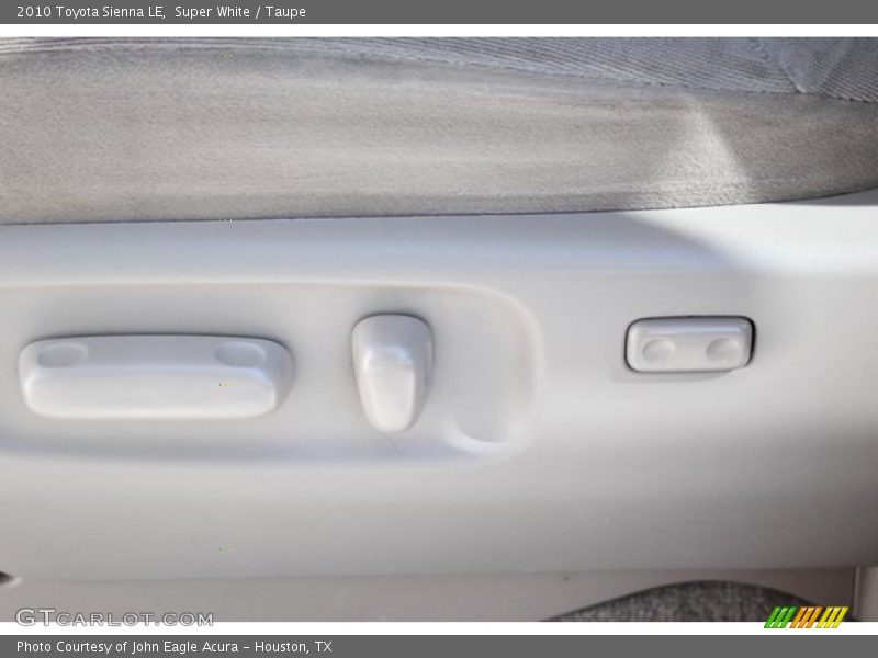 Super White / Taupe 2010 Toyota Sienna LE