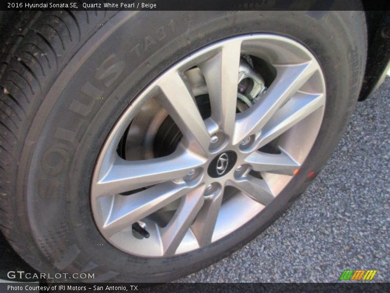 Quartz White Pearl / Beige 2016 Hyundai Sonata SE