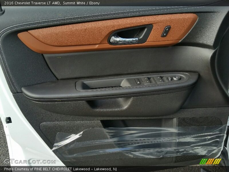 Summit White / Ebony 2016 Chevrolet Traverse LT AWD