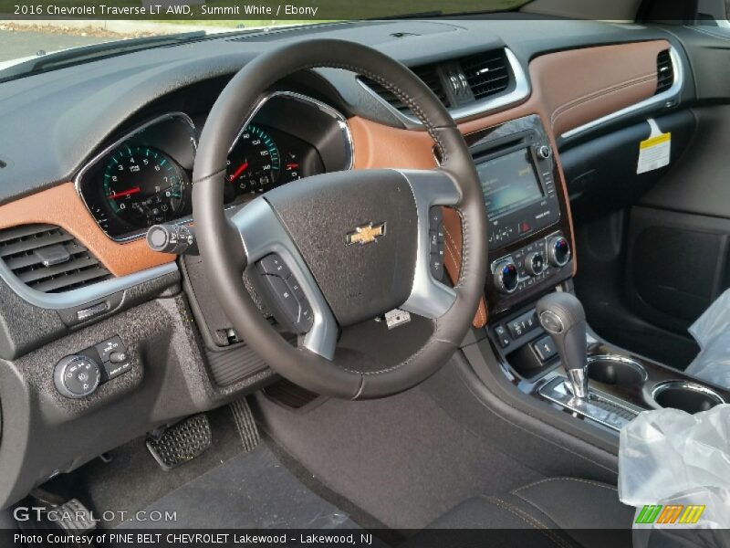 Summit White / Ebony 2016 Chevrolet Traverse LT AWD