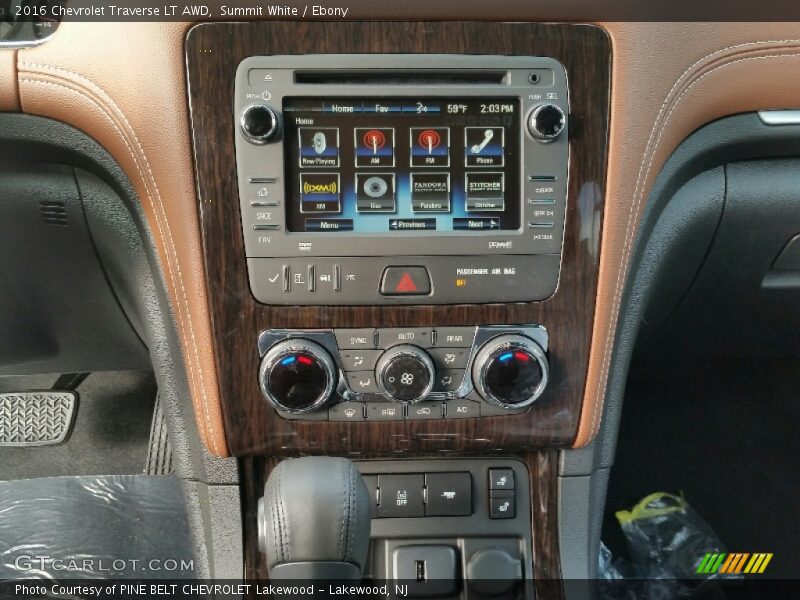 Summit White / Ebony 2016 Chevrolet Traverse LT AWD