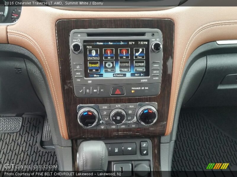 Summit White / Ebony 2016 Chevrolet Traverse LT AWD