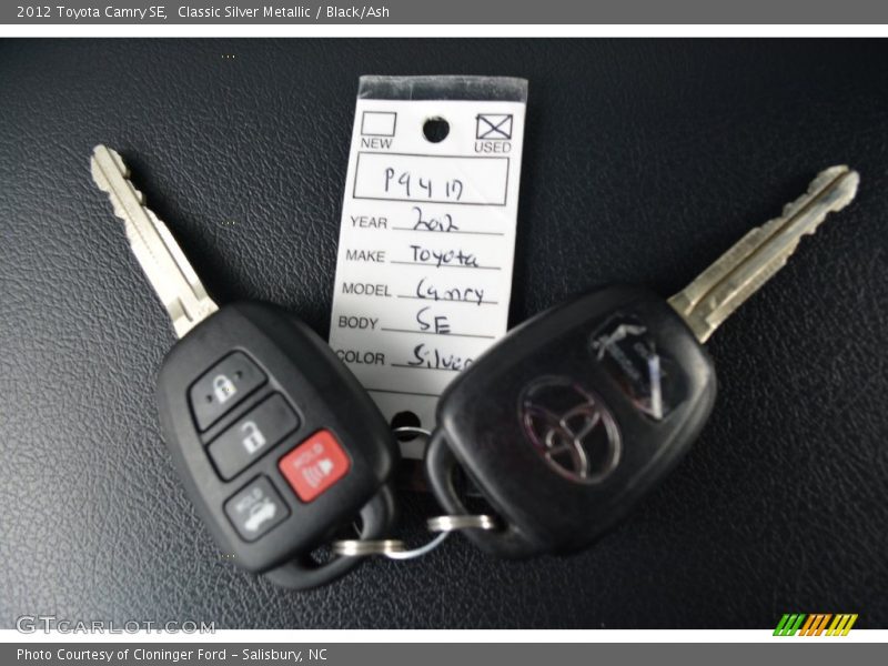 Classic Silver Metallic / Black/Ash 2012 Toyota Camry SE