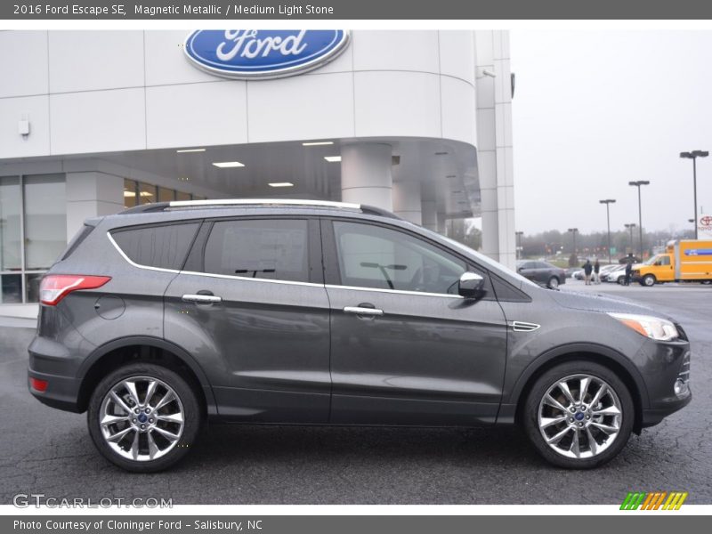 Magnetic Metallic / Medium Light Stone 2016 Ford Escape SE