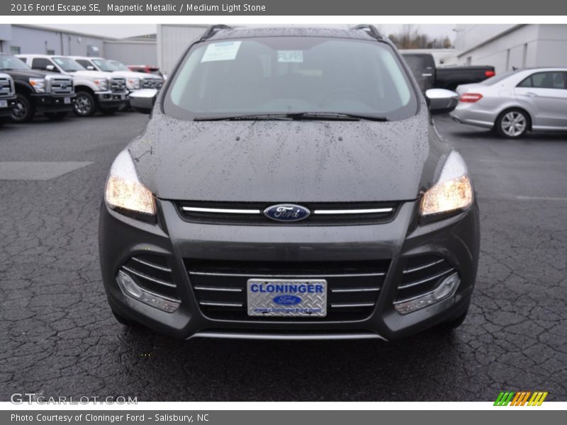 Magnetic Metallic / Medium Light Stone 2016 Ford Escape SE